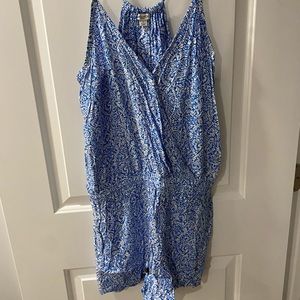 Blue and white pattern romper